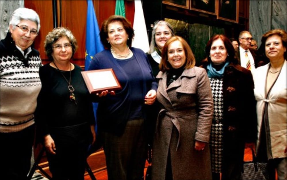 Dulce Rocha com dirigentes da APMJ